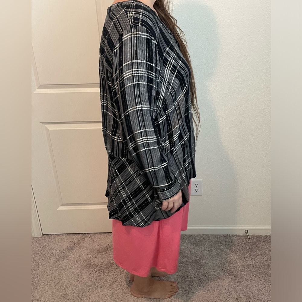 High-Low Holiday Blouse - Picture 3 of 6